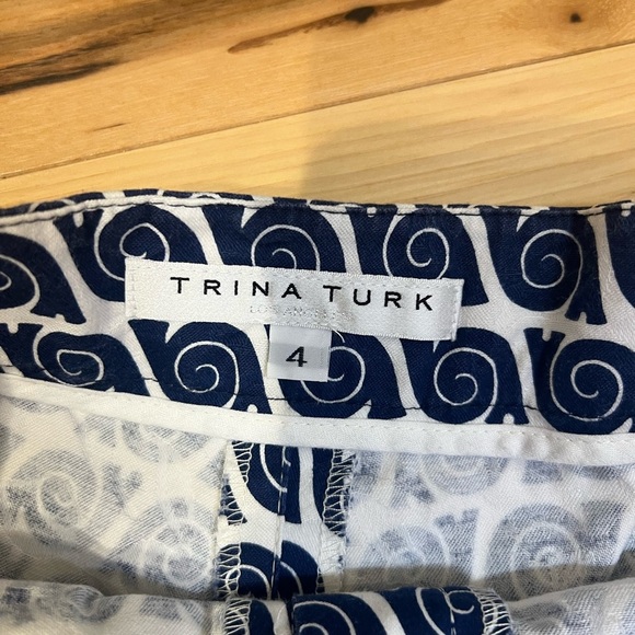 Trina Turk Navy And White Geometric Mini Shorts Size 4 Cotton/Spandex - Picture 2 of 4